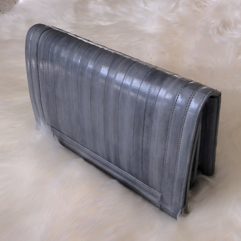 Eel skin leather vintage clutch with strap. Unbranded